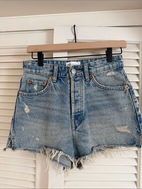Zara Light Wash Frayed Denim Shorts